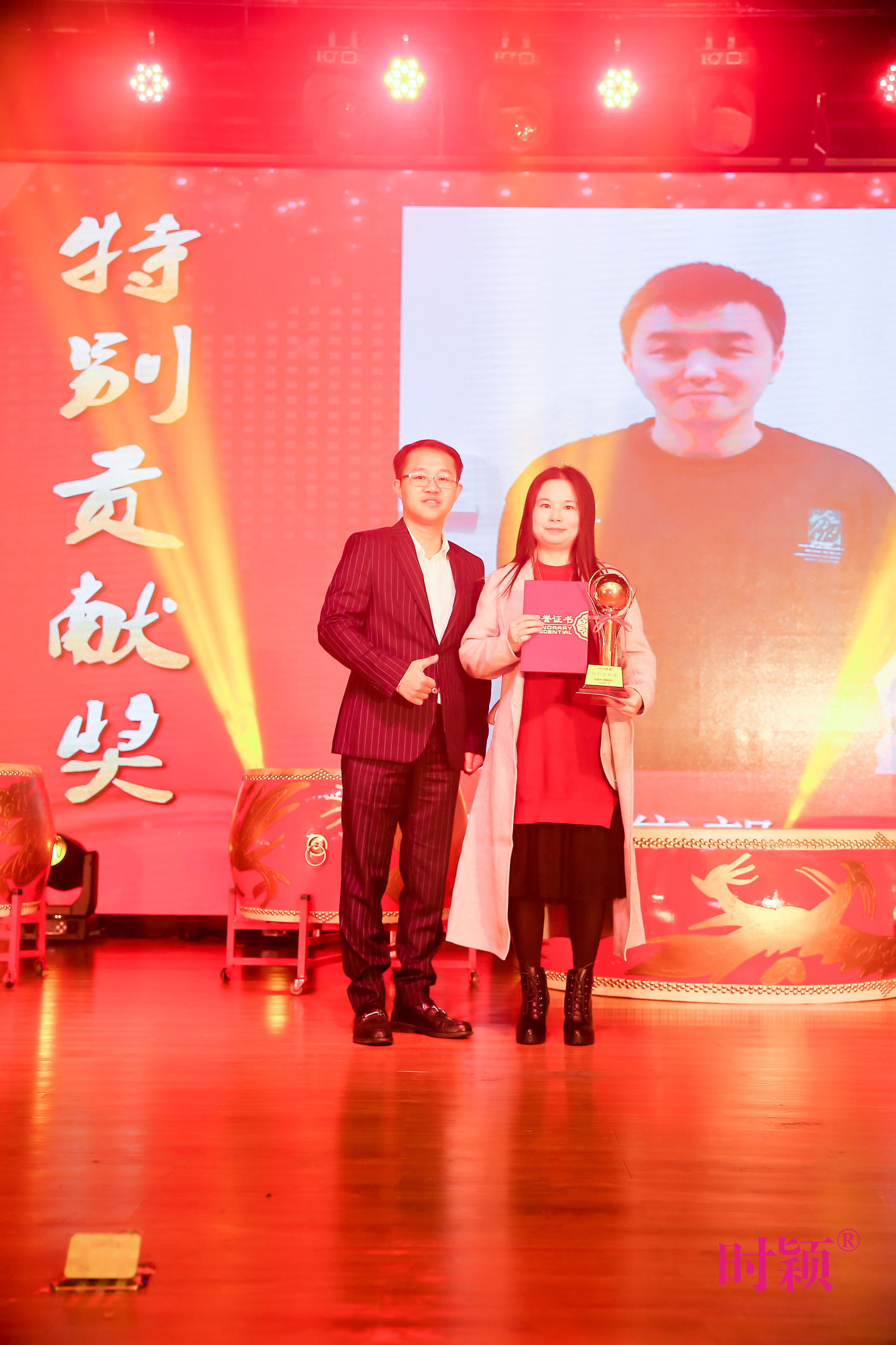 沒錯，這(zhè)就(jiù)是(shì)我們家的(de)年會(圖26)