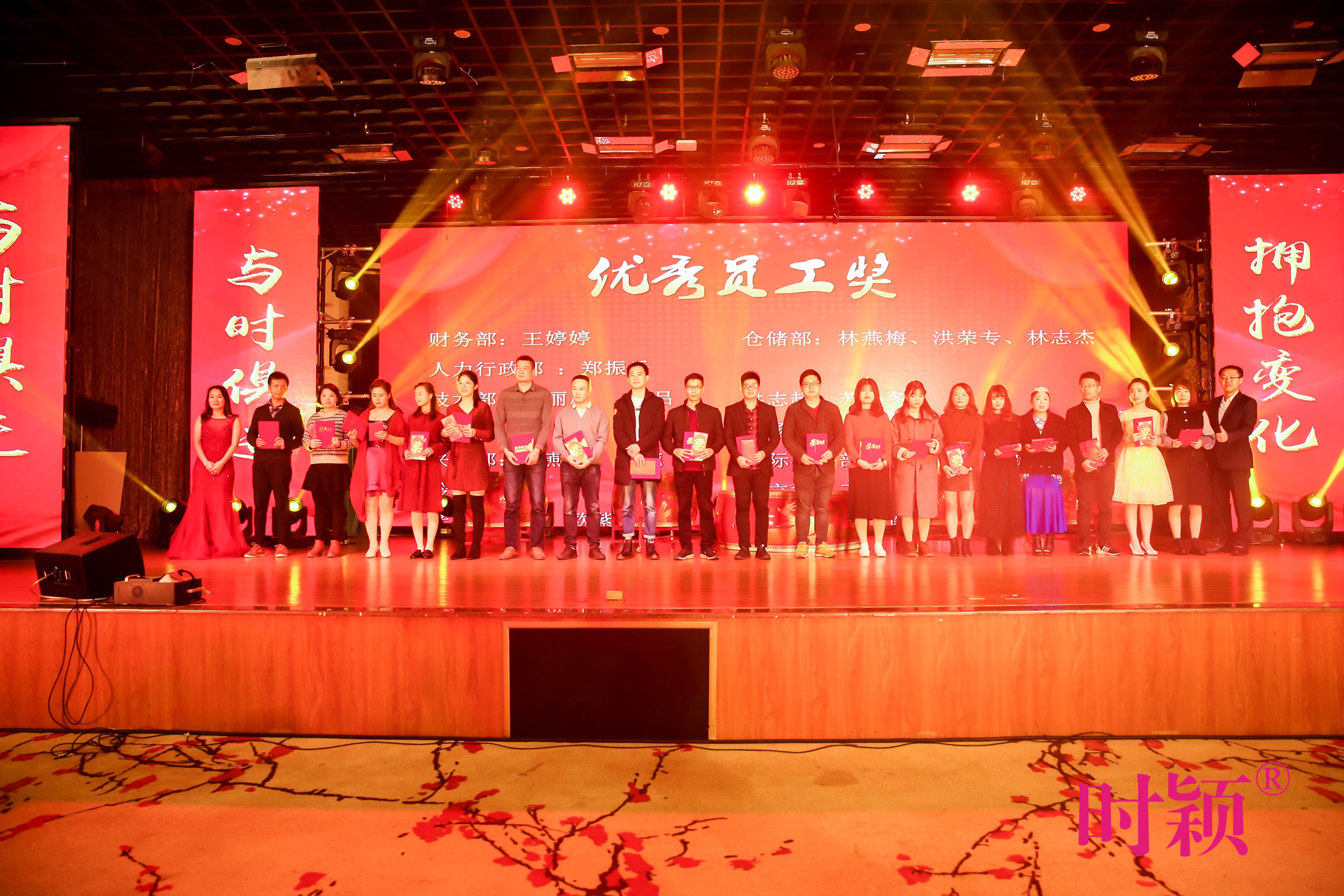 沒錯，這(zhè)就(jiù)是(shì)我們家的(de)年會(圖23)
