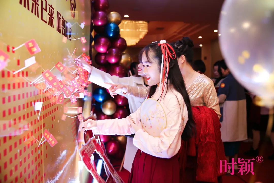 沒錯，這(zhè)就(jiù)是(shì)我們家的(de)年會(圖10)