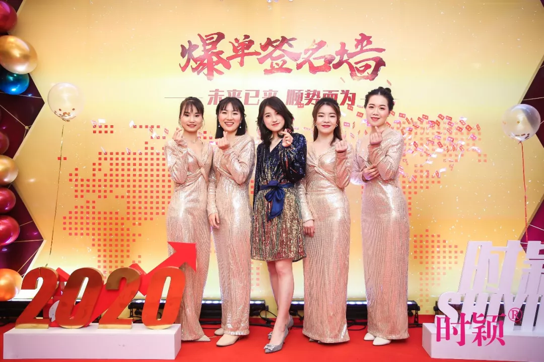 沒錯，這(zhè)就(jiù)是(shì)我們家的(de)年會(圖14)