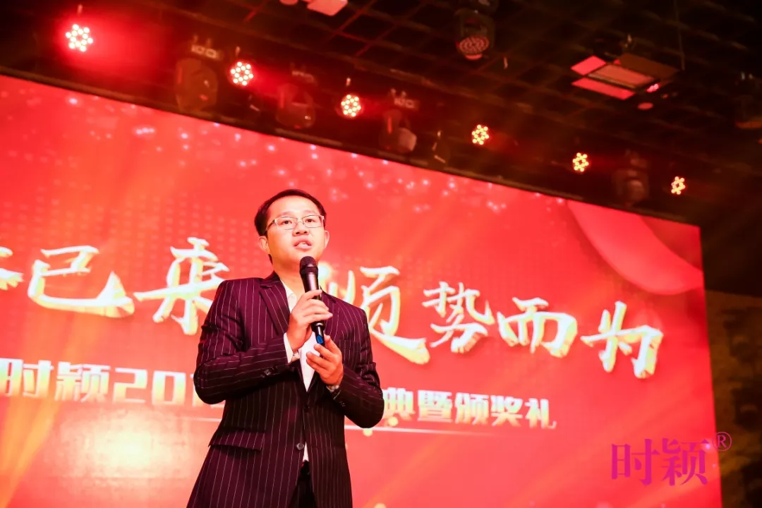 沒錯，這(zhè)就(jiù)是(shì)我們家的(de)年會(圖19)