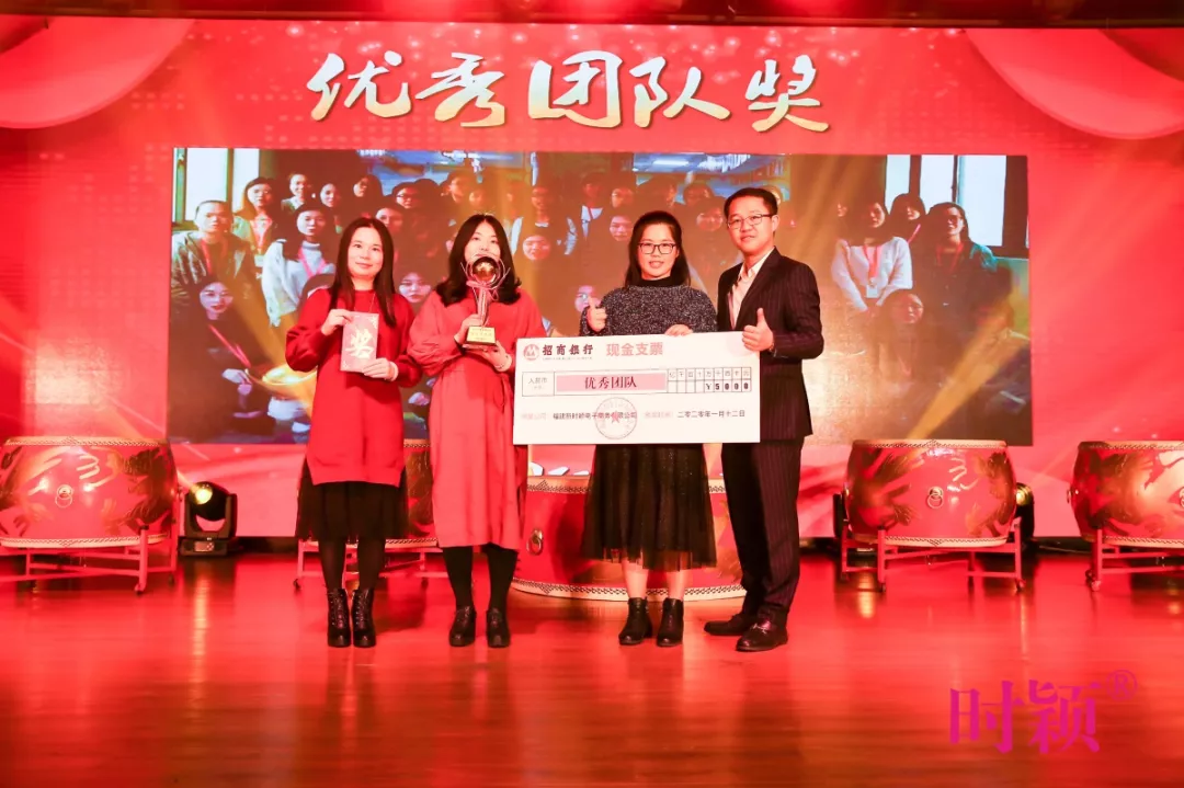 沒錯，這(zhè)就(jiù)是(shì)我們家的(de)年會(圖22)