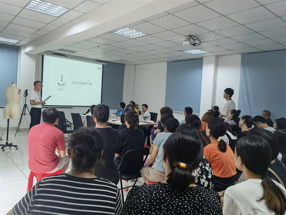 時(shí)穎各部門開展《企業文化建設的(de)意義和(hé / huò)價值》研讨(圖4)