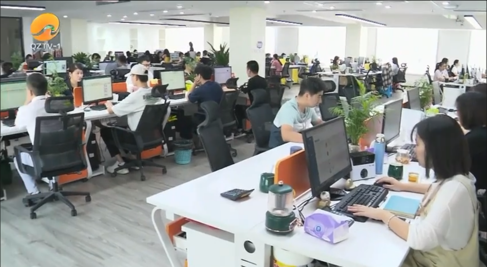 泉州市政协委员一行莅临福建新时颖参观指导(图2)