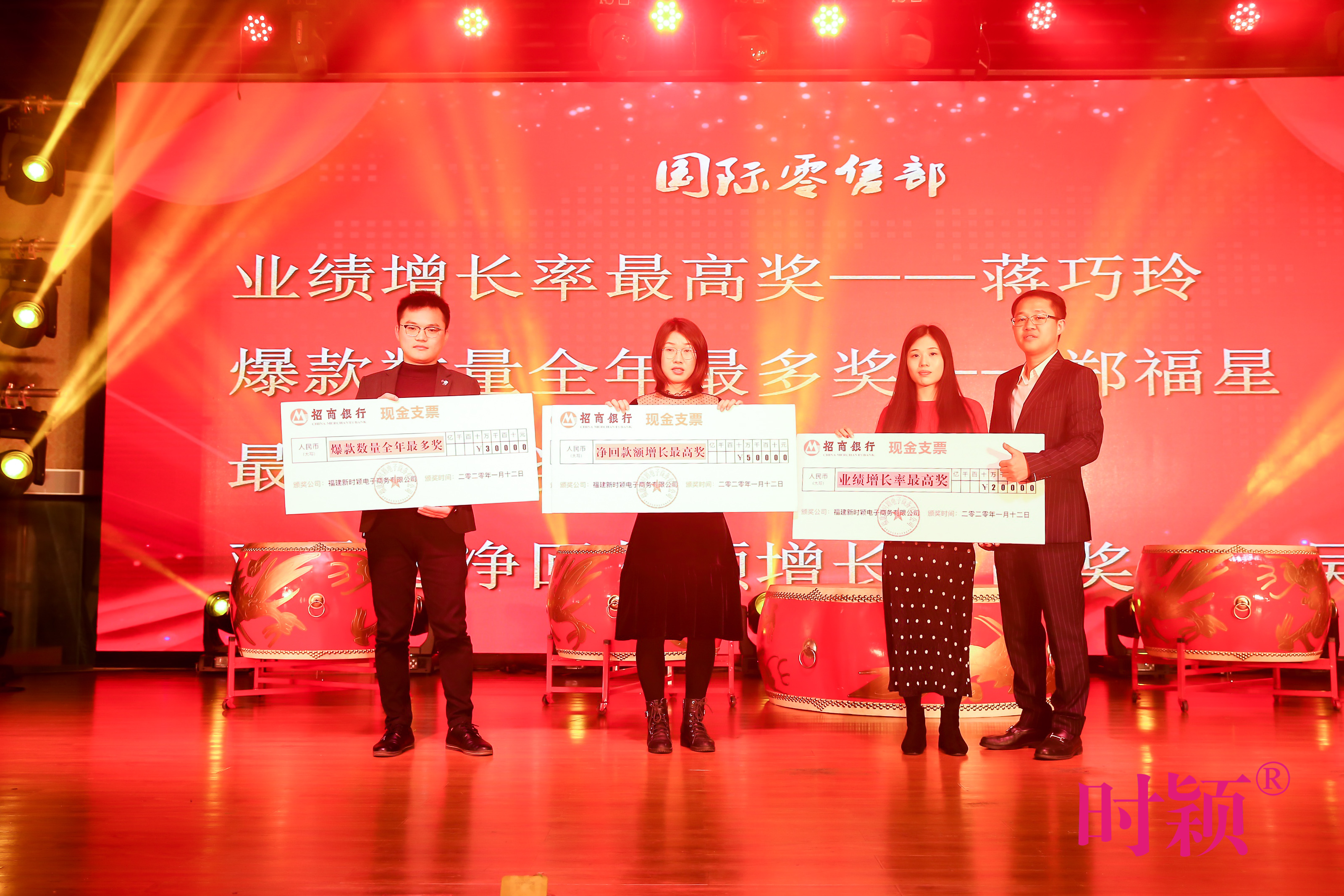 沒錯，這(zhè)就(jiù)是(shì)我們家的(de)年會(圖24)