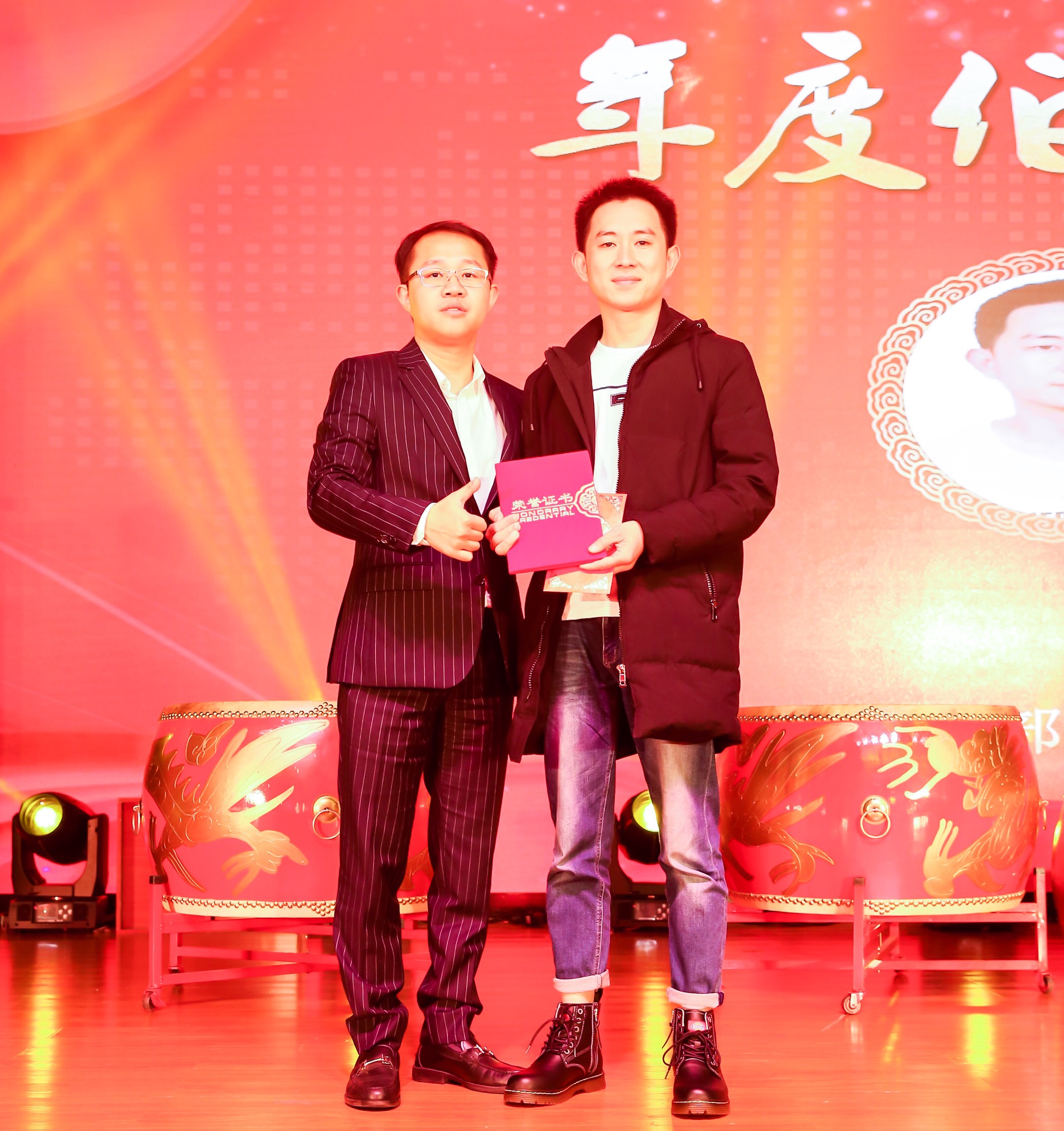 沒錯，這(zhè)就(jiù)是(shì)我們家的(de)年會(圖27)